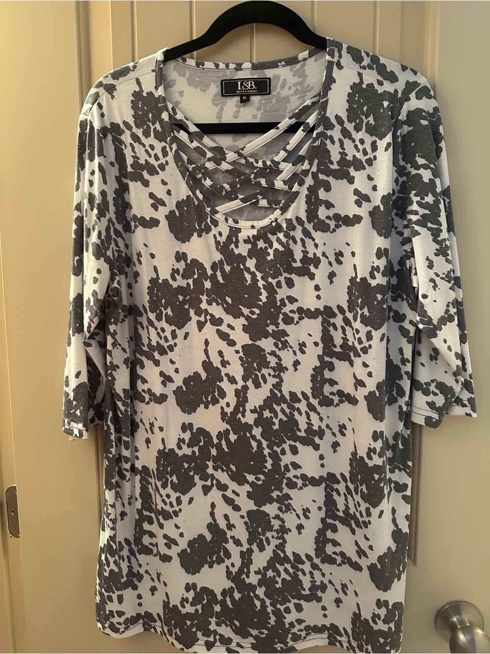 L&B Gray & White Crisscross Front Short Sleeve Tunic